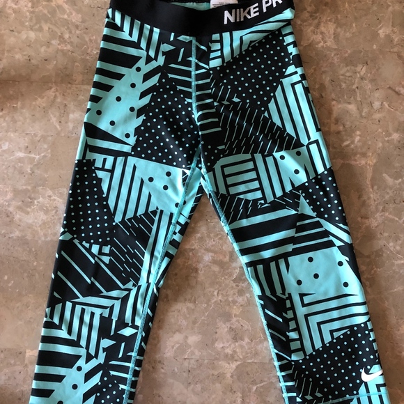 Like new Nike Pro Cropped Leggings Size XS - Picture 1 of 3